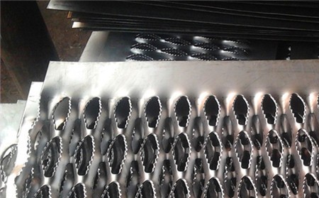 不銹鋼鱷魚嘴金屬防滑網